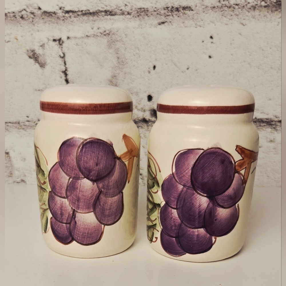 Via Veneto Hand Painted Grape Salt Pepper Shakers Tuscan Italian Ceramic Set